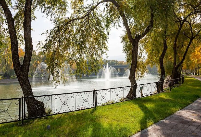 호텔 Swissôtel Wellness Resort Alatau Almaty