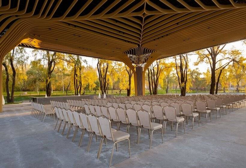 호텔 Swissôtel Wellness Resort Alatau Almaty