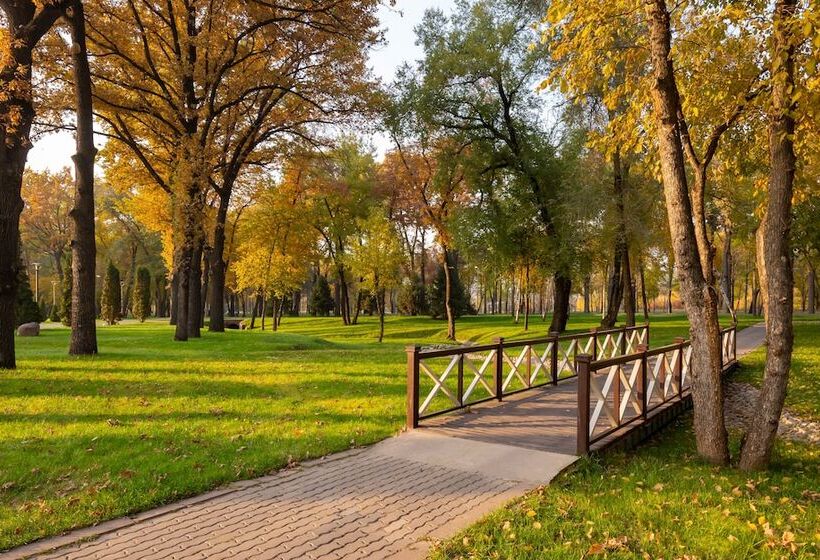 호텔 Swissôtel Wellness Resort Alatau Almaty