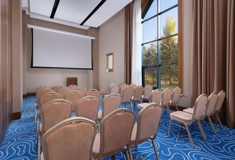 호텔 Swissôtel Wellness Resort Alatau Almaty