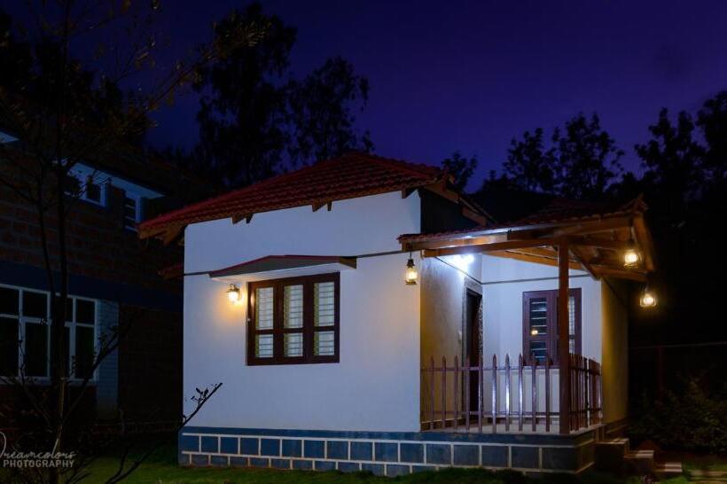 בית מלון כפרי The Excellency Resort & Spa, Coorg