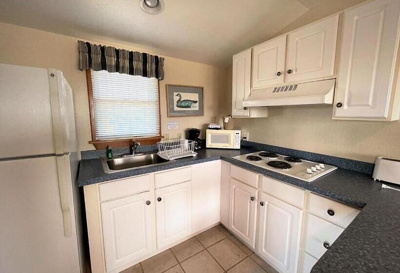 Мотель Pony Island Inn