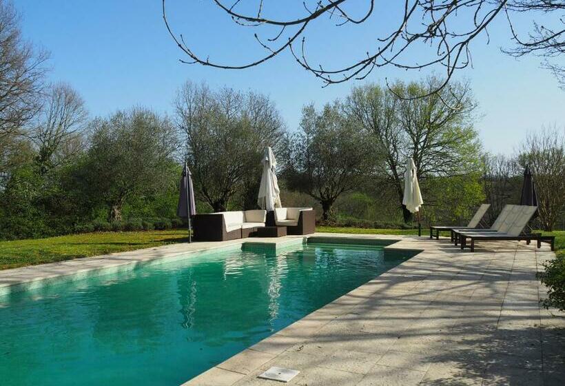 펜션 Vue Sur Gindou Gîte