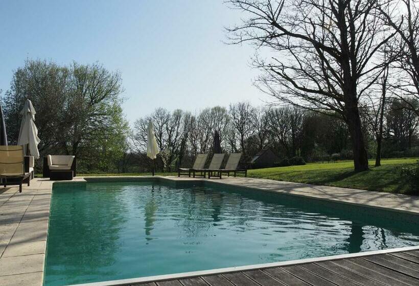 펜션 Vue Sur Gindou Gîte