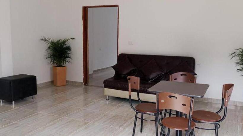 פנסיון Yamboró