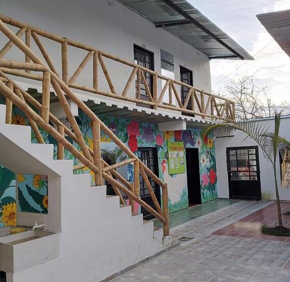 פנסיון Yamboró