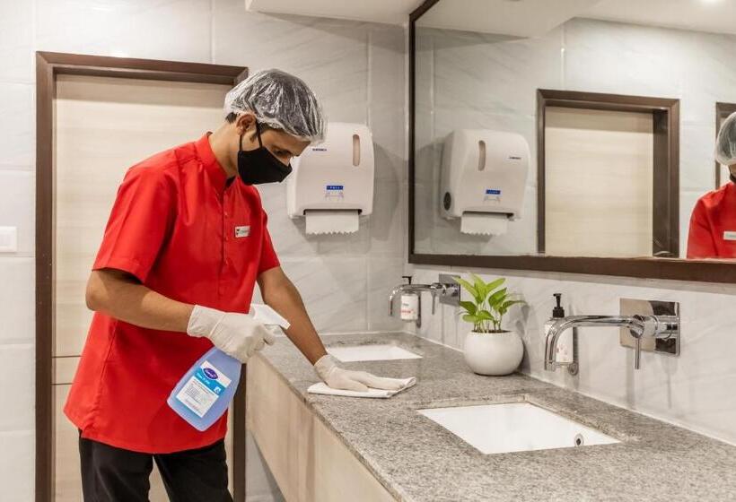 Red Fox By Lemon Tree Hotels, Neelkanth