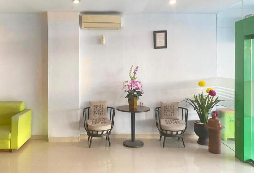 Urbanview Hotel Mulia Indah Palopo