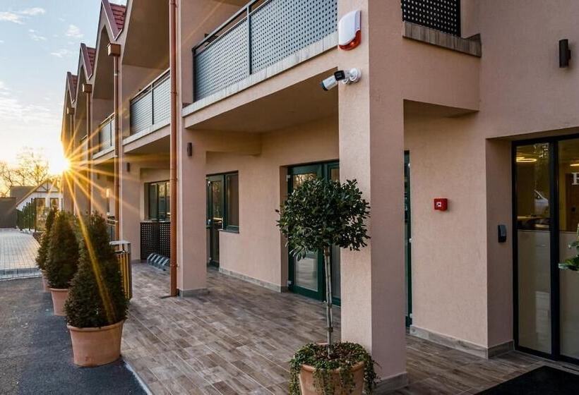 צימר Kistucsok Food & Room