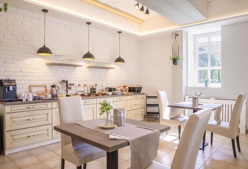 ベッドアンドブレックファースト Magtár Villa