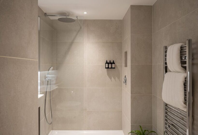 Cove Landmark Pinnacle