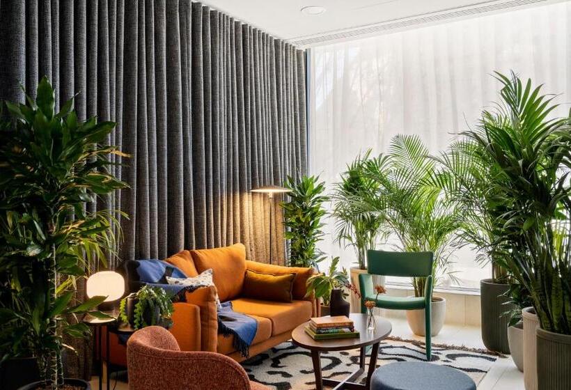 Cove Landmark Pinnacle