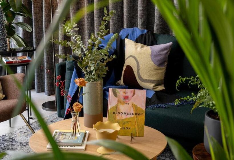 Cove Landmark Pinnacle