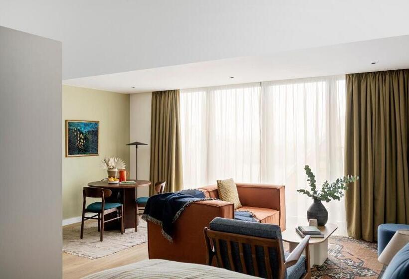 Cove Landmark Pinnacle