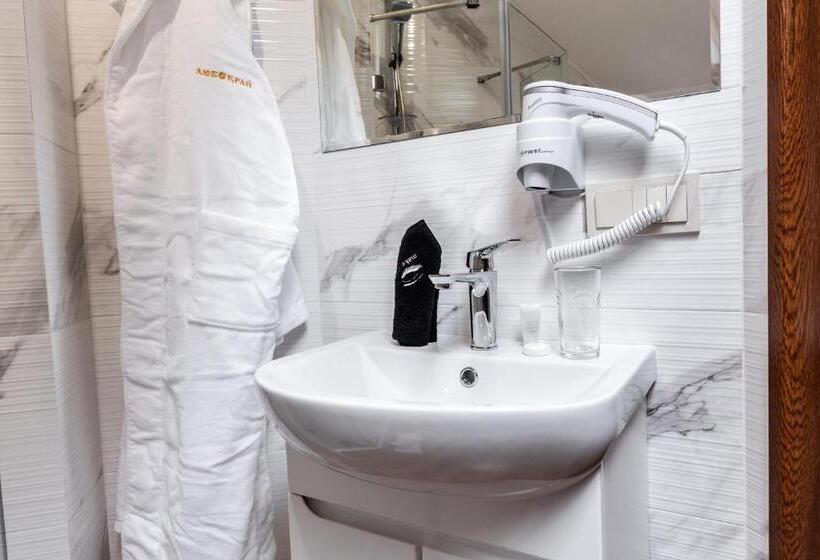 هتل любокрай готельно відпочинковий комплекс