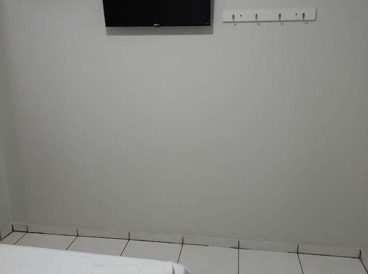 בית מלון כפרי California