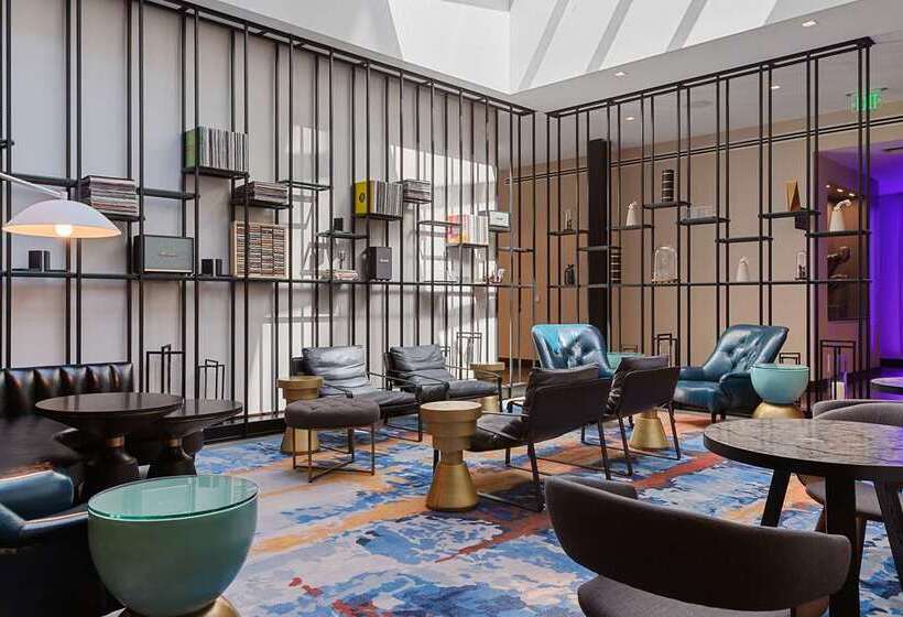 Отель Canopy By Hilton Memphis Downtown