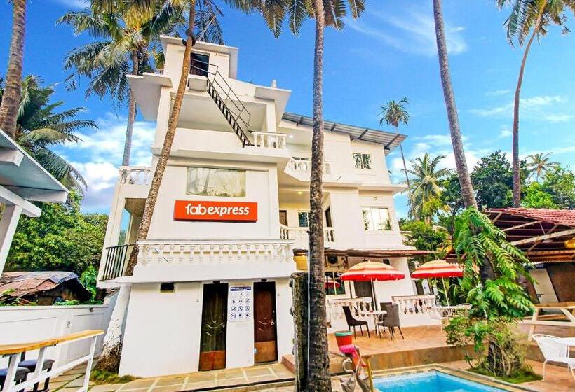 Hotel Fabexpress Golden Nest Deluxe With Pool, Calangute