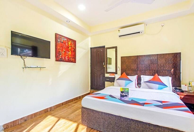 Hotel Fabexpress Golden Nest Deluxe With Pool, Calangute