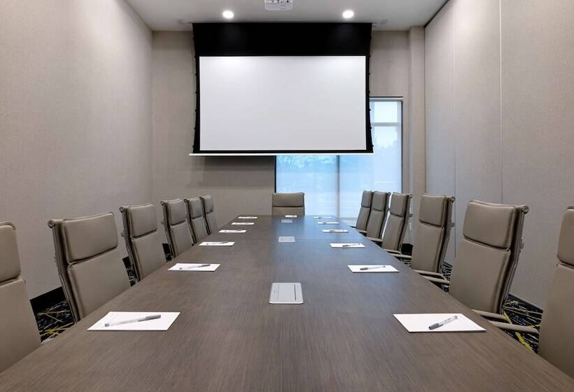 فندق Hampton Inn & Suites By Hilton Burlington Toronto