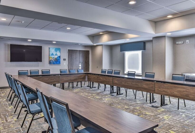 هتل Hampton Inn & Suites Keene