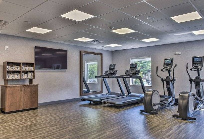 هتل Hampton Inn & Suites Keene