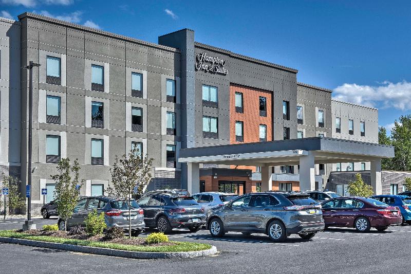 هتل Hampton Inn & Suites Keene