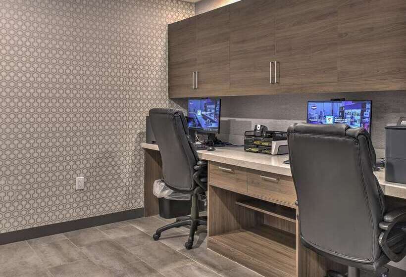 هتل Hampton Inn & Suites Keene