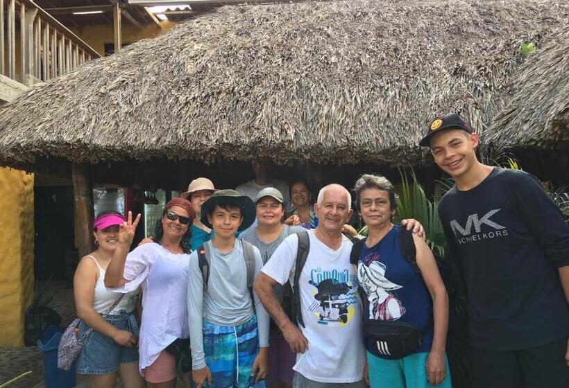 هتل Hostal Castillo Del Mar   Hostel