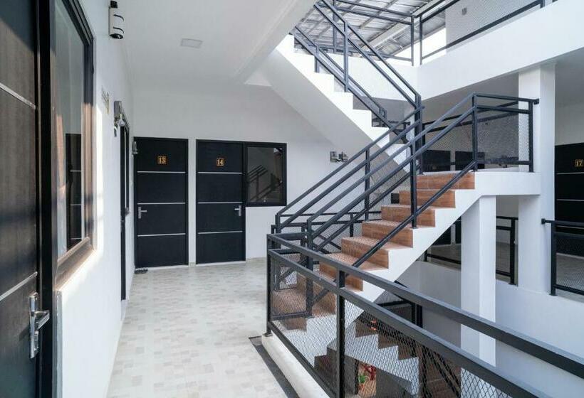 Отель Mahagoni House Bogor Syariah Redpartner