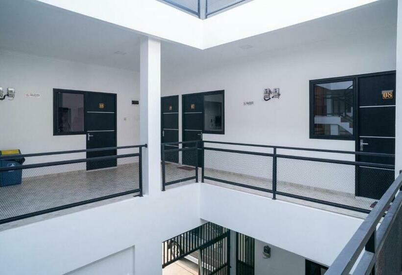 Отель Mahagoni House Bogor Syariah Redpartner