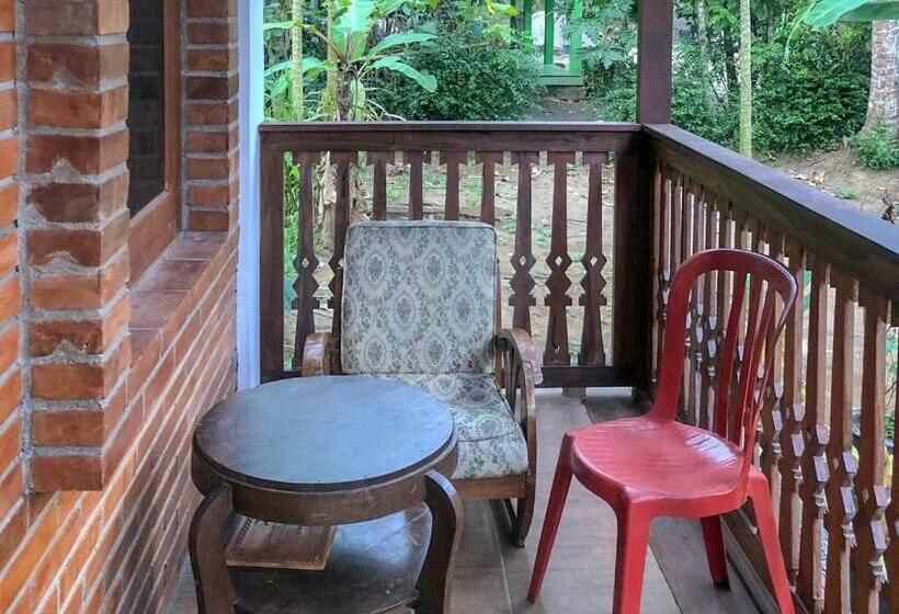 בית מלון כפרי Roemah Beong Syariah At Desa Wisata Kembanglimus Mitra Reddoorz