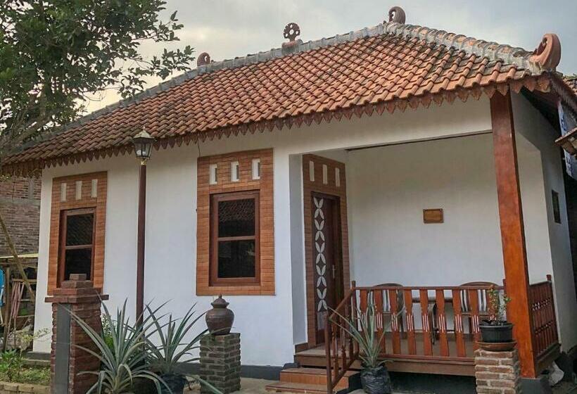 Отель Roemah Beong Syariah At Desa Wisata Kembanglimus Mitra Reddoorz