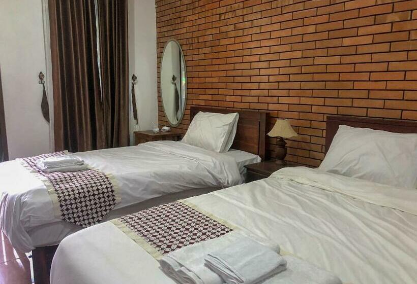 בית מלון כפרי Roemah Beong Syariah At Desa Wisata Kembanglimus Mitra Reddoorz