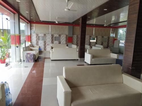 Отель Oyo 82476 Royal Garden