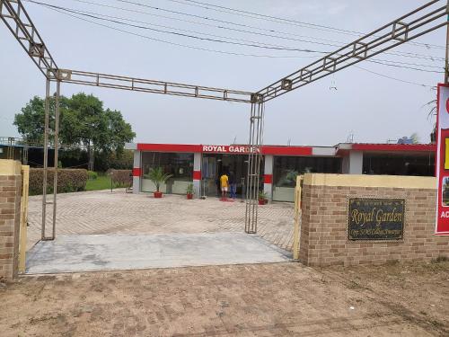 فندق Oyo 82476 Royal Garden