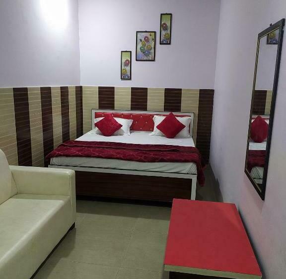 Отель Oyo 82476 Royal Garden