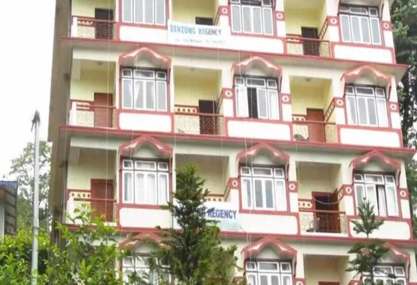 Отель Oyo 82633 Denzong Regency