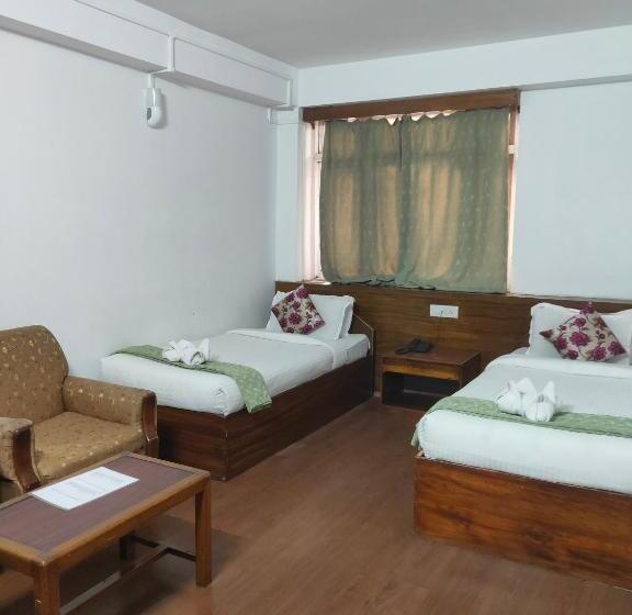 Отель Oyo 82633 Denzong Regency