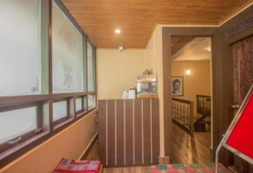 Отель Oyo 82633 Denzong Regency