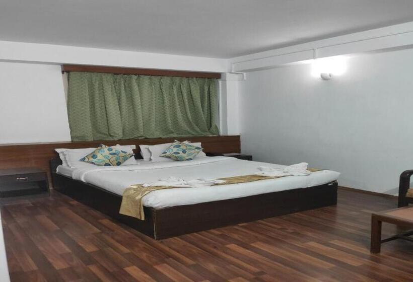 Отель Oyo 82633 Denzong Regency