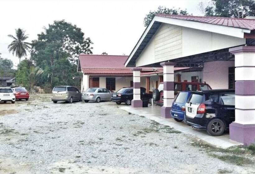 בית מלון כפרי Oyo 90335 Merkang Guesthouse