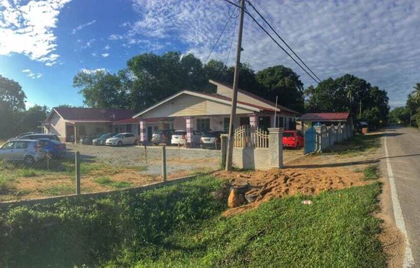 בית מלון כפרי Oyo 90335 Merkang Guesthouse