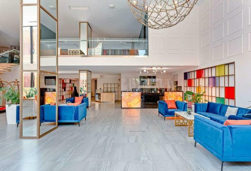 هتل Ramada By Wyndham Tbilisi Old City