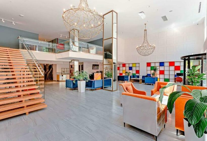 هتل Ramada By Wyndham Tbilisi Old City