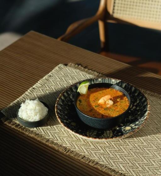 هتل Ramada By Wyndham Tbilisi Old City