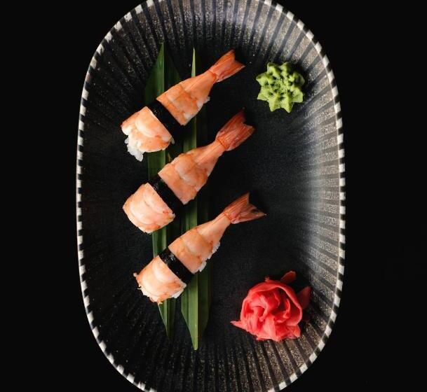 هتل Ramada By Wyndham Tbilisi Old City