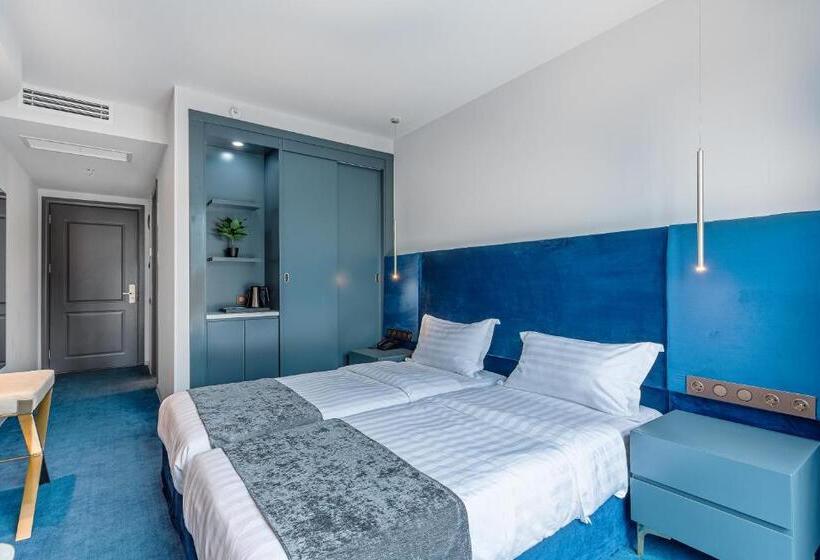 هتل Ramada By Wyndham Tbilisi Old City