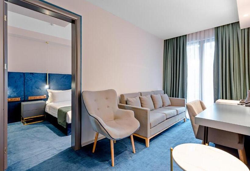 هتل Ramada By Wyndham Tbilisi Old City