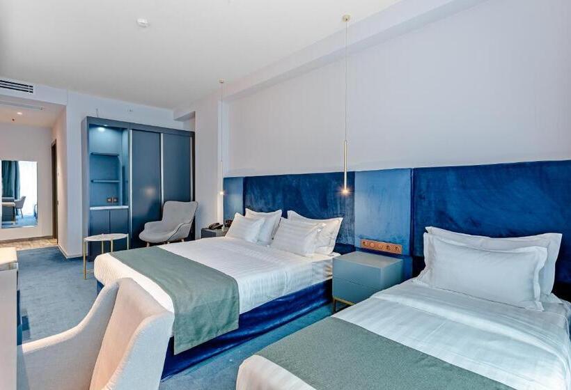 هتل Ramada By Wyndham Tbilisi Old City